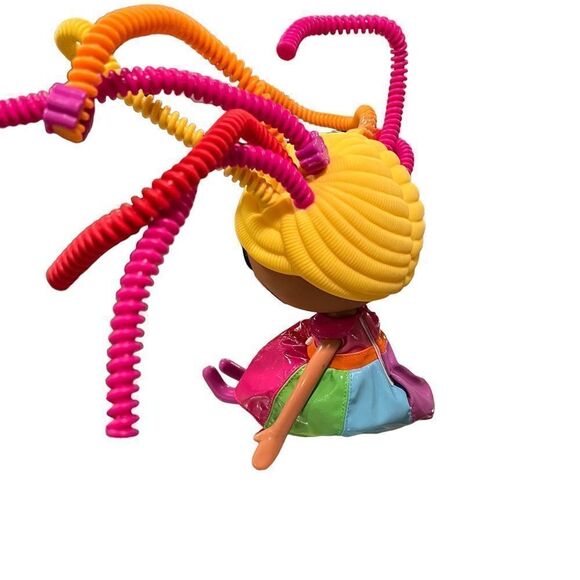 Lalaloopsy silly hair doll with bendable locks, movable arms, legs and barrettes - Picture 5 of 11